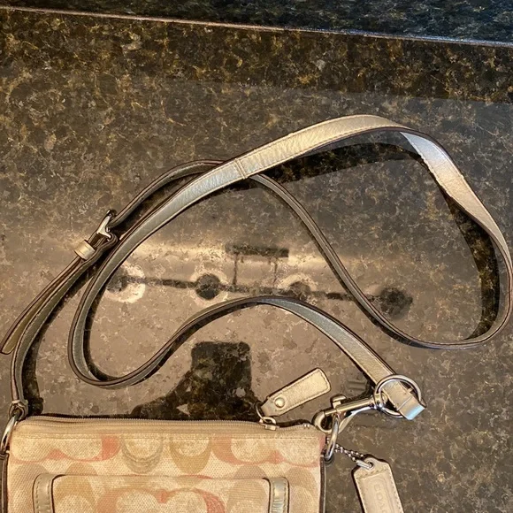 Coach CrossBody 🌸 - Picture 4 of 7